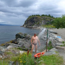 Alfred after swimming in the Trondheimfjorden, his northernmost bath in the ocean so far